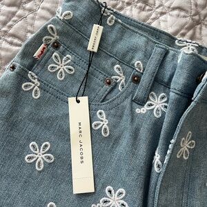 Marc Jacob’s 
BRAND NEW ! With TAGS! 
Broderie anglaise high-rise slim-leg jeans